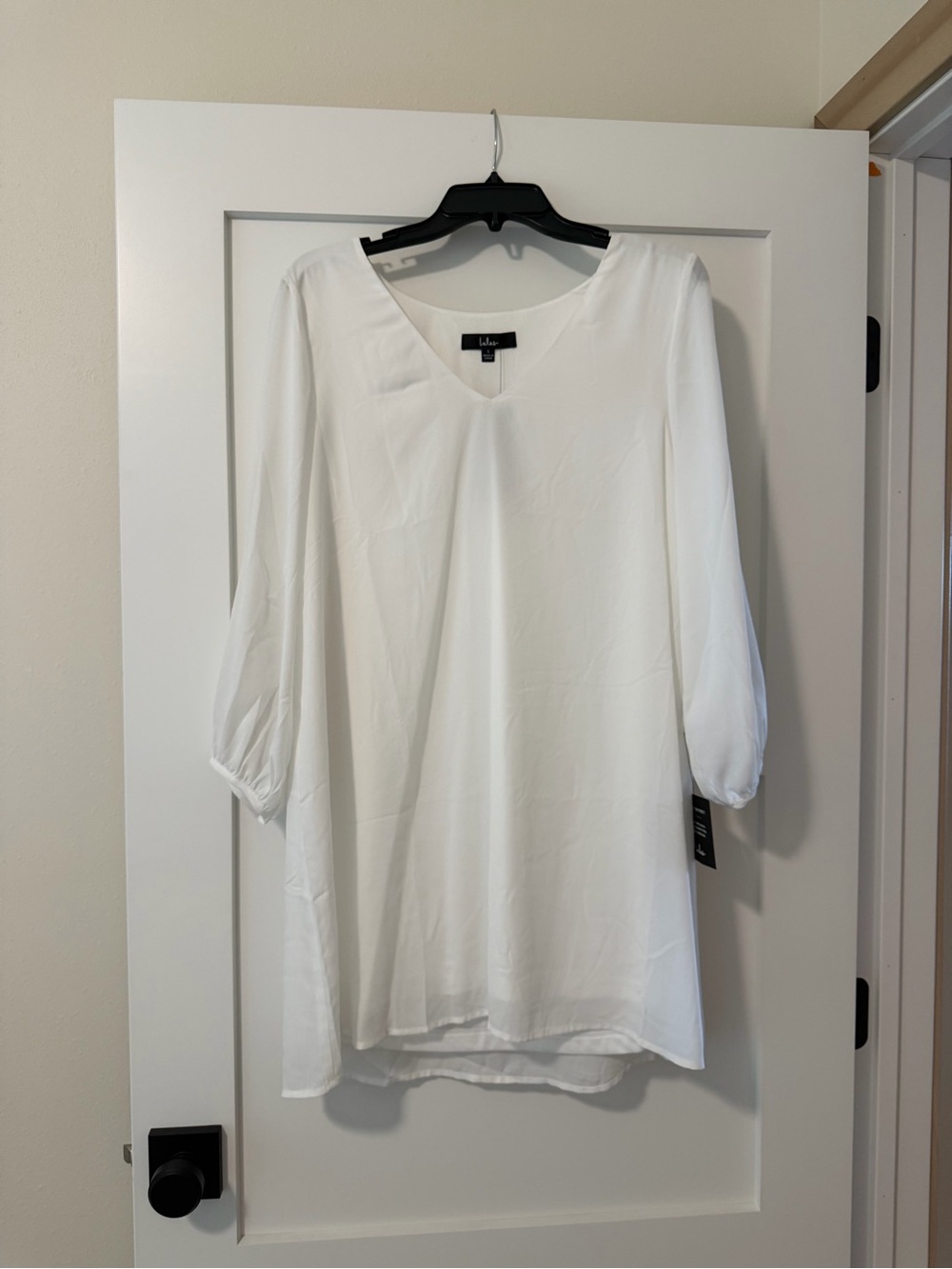Lulu's White V-Neck Lightweight Tunic - Picture 2 of 6